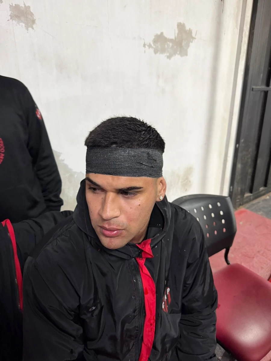 Foto:Gentileza Código Patrón. El defensor Facundo Díaz también fue uno de los afectados por la violencia de la barra