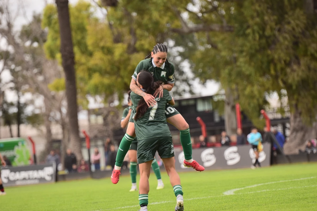 Foto:@FerroFemenino. Gran triunfo de Ferro en Rosario ante Newells, por 2-1