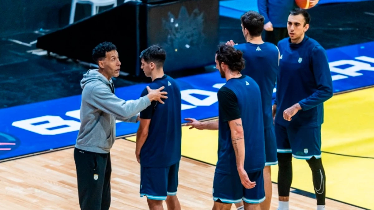 Prigioni y su staff trabaja con una base de jugadores que para él ya le da márgenes en cuanto a la idea de juego 1 Foto: Prensa CAB