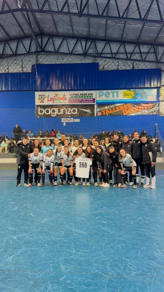 Foto: X de Futsal femenino de All Boys. La entrenadora Abot cumplió 200 partidos conduciendo al Albo de Floresta