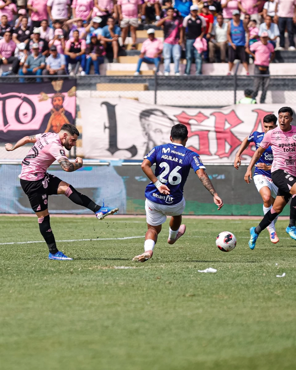 Foto:@sportboys. Remate del delantero argentino que se convierte en el segundo tanto del equipo de El Callao