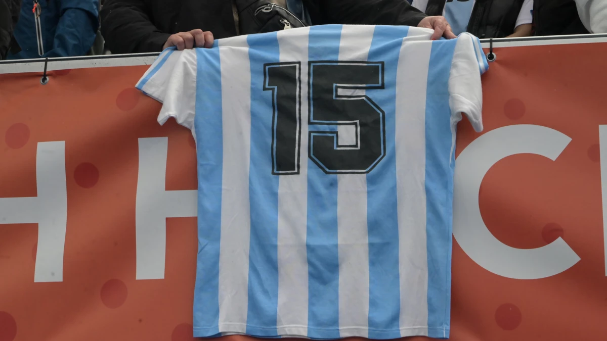 En las tribunas, siempre la “15”, una señal de que Tomás se encuentra junto a su familia y con el sello identificatorio de su papá Daniel | Foto: Mercedes Arrighi