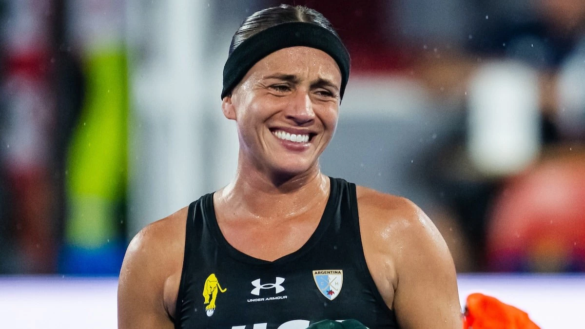 La cordobesa Jankunas llora tras su gol. foto:@fih.