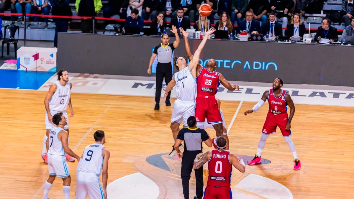 Argentina venció a Puerto Rico y sigue con el sueño intacto para ir por la clasificación a la próxima COpa del Mundo de básquet en Qatar del próximo año | Foto: Prensa CAB