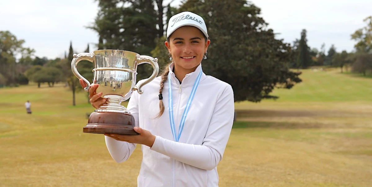Foto: Prensa AAG. La entrerriana Yaya, con solamente 16 años, ganó la edición 25 del Abierto Argentino femenino de golf en Villa Allende