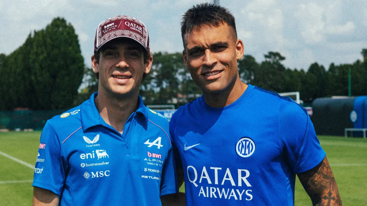 Otra foto “de Selección” para Franco Colapinto. Esta vez, junto al goleador, Lautaro Martínez, en Italia. (Foto: @AlpineF1Team)