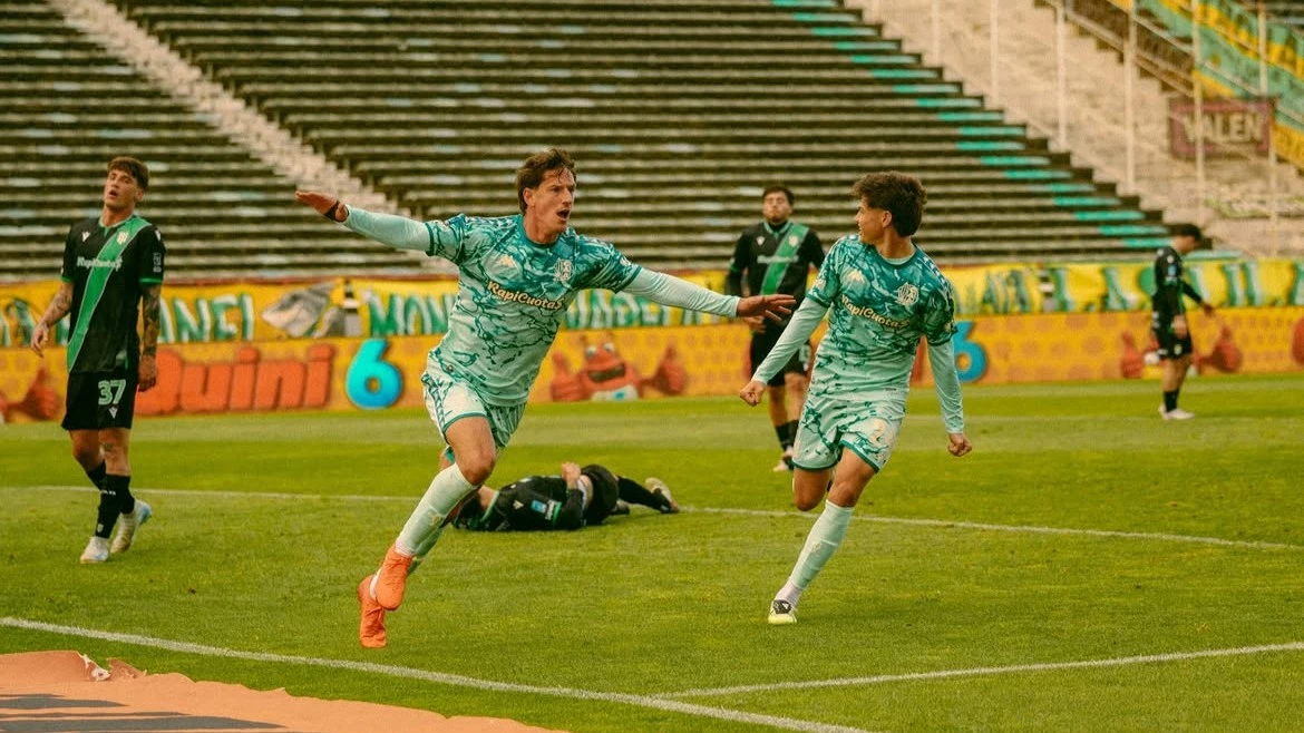El esloveno Vombergar marco un doblete par la victoria de Aldosivi. foto: @aldosivi_oficial.
