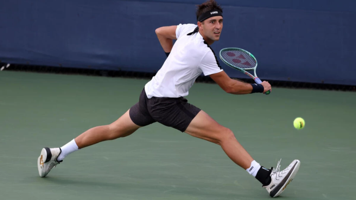 Foto: El argentino Tomás Etcheverry quedó eliminado en los octavos de final del Us Open.