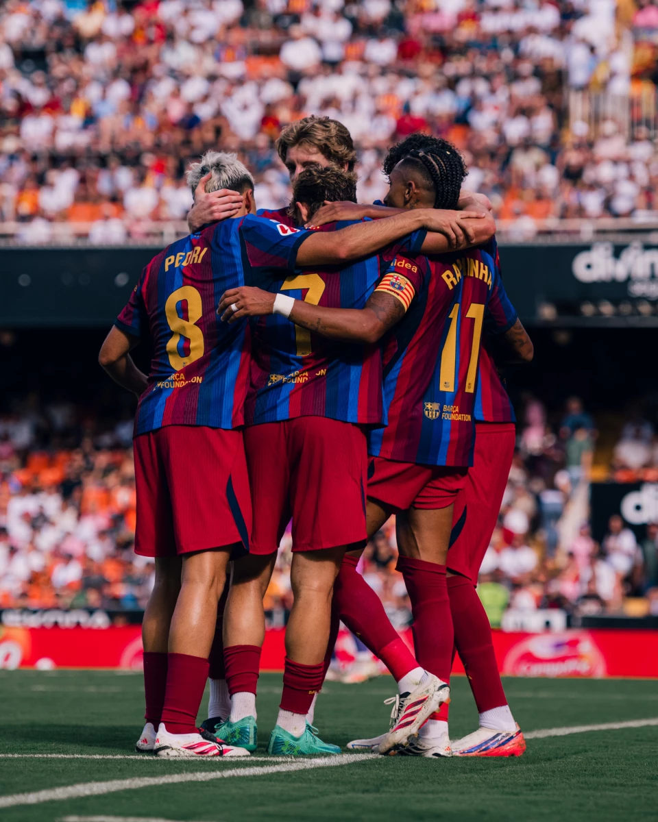 Foto:@FCBarcelona. Festival del Barsa en Mestalla: 5-0 a Valencia y punta de la LIga
