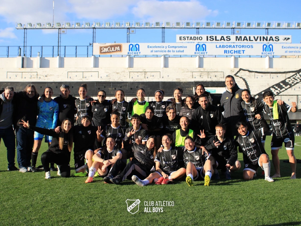 Foto:@caallboys. El equipo de Floresta le sacó el invicto de la temporada a Central con una brillante actuación