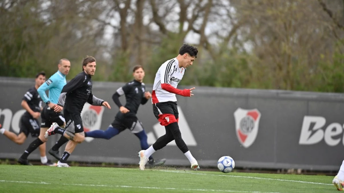 Foto: River. Juan Cruz Meza tiene muchas chances de jugar de arranque el sábado ante Estudiantes de Río Cuarto.