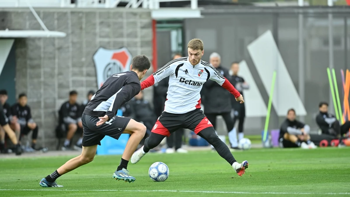 Foto: River, Lucas Beltrán también se anotó en el marcador 3-0 que esta mañana los suplentes le ganaron al equipo de Floresta.