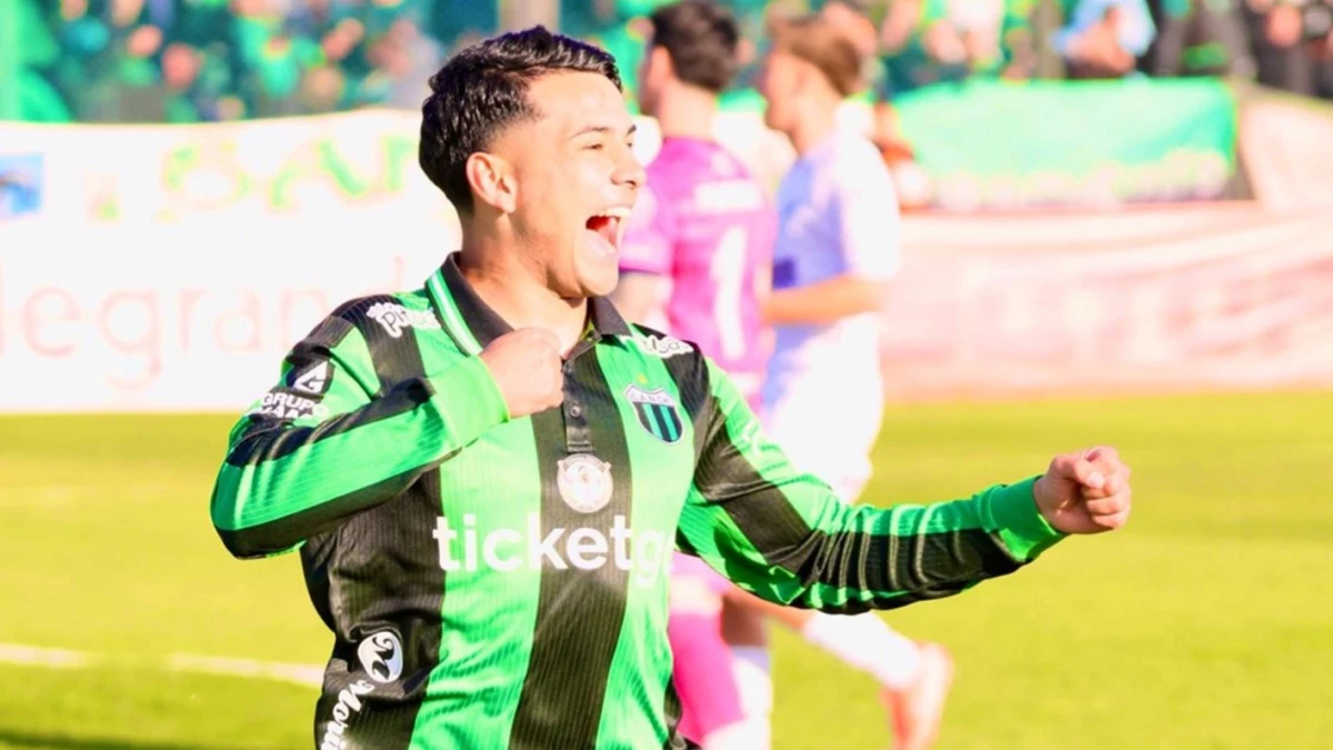 Foto: Prensa Nueva Chicago. El pibe Ocampo celebra la obtención de la conquista. El equipo de Mataderos venció a Quilmes