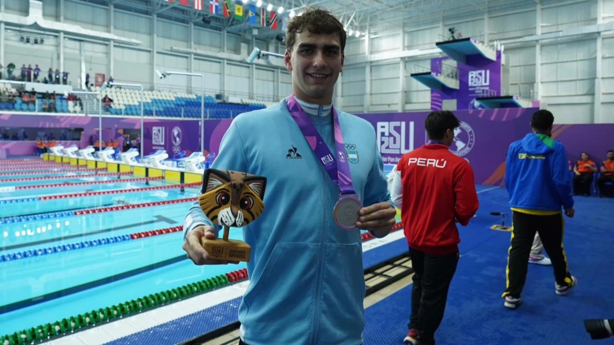Ulises Cazau, ganador de la medalla de plata en los 100 mariposa en Asunción 2025