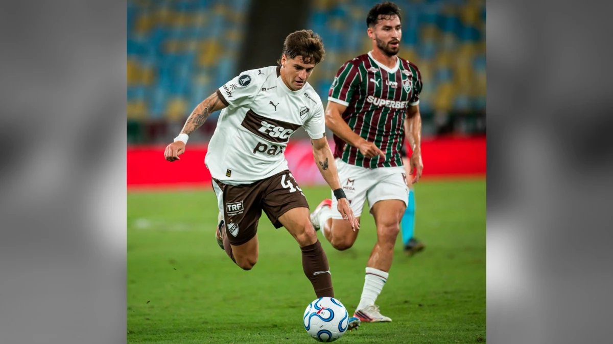 Foto: Nicolás Retamar (43) jugó un buen partido proyectándose por el sector derecho del ataque de Platense