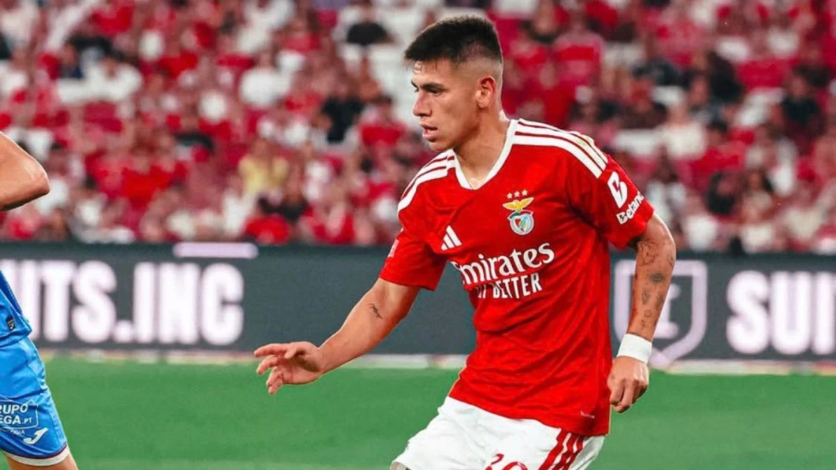 Foto:@SLBenfica. El ex River Plate, Claudio Echeverri, ingresó en el segundo tiempo