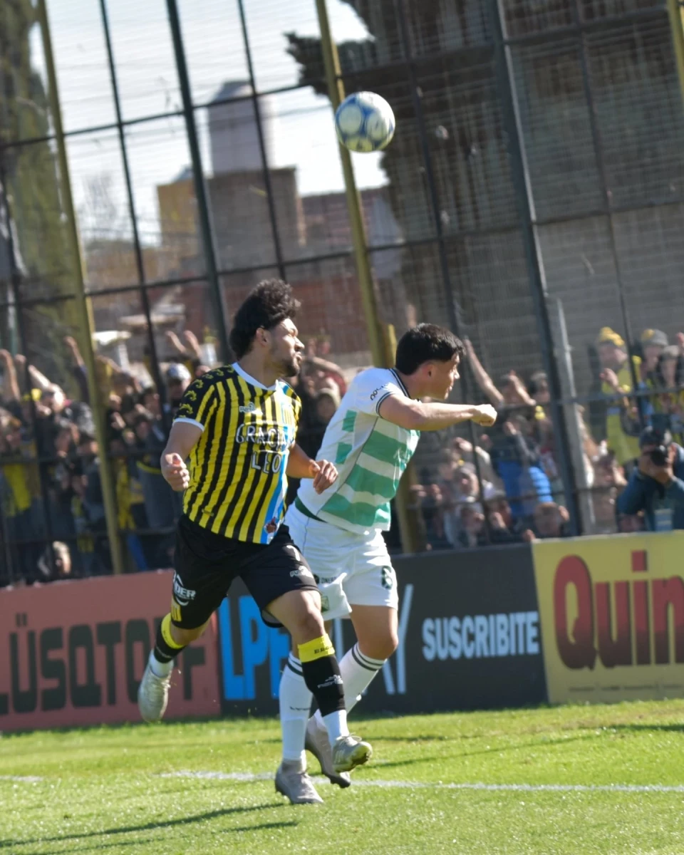 Foto:@Club_AlteBrown. Empate en Isidro Casanova que le sentó bien a Ferro, que jugó con diez más de un tiempo