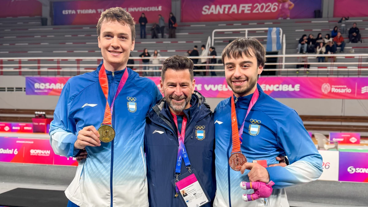 Di Tella con el oro a la izquierda y Juan Bacha con el broce a la derecha.Foto del Comité Olímpico Argentino (COA).