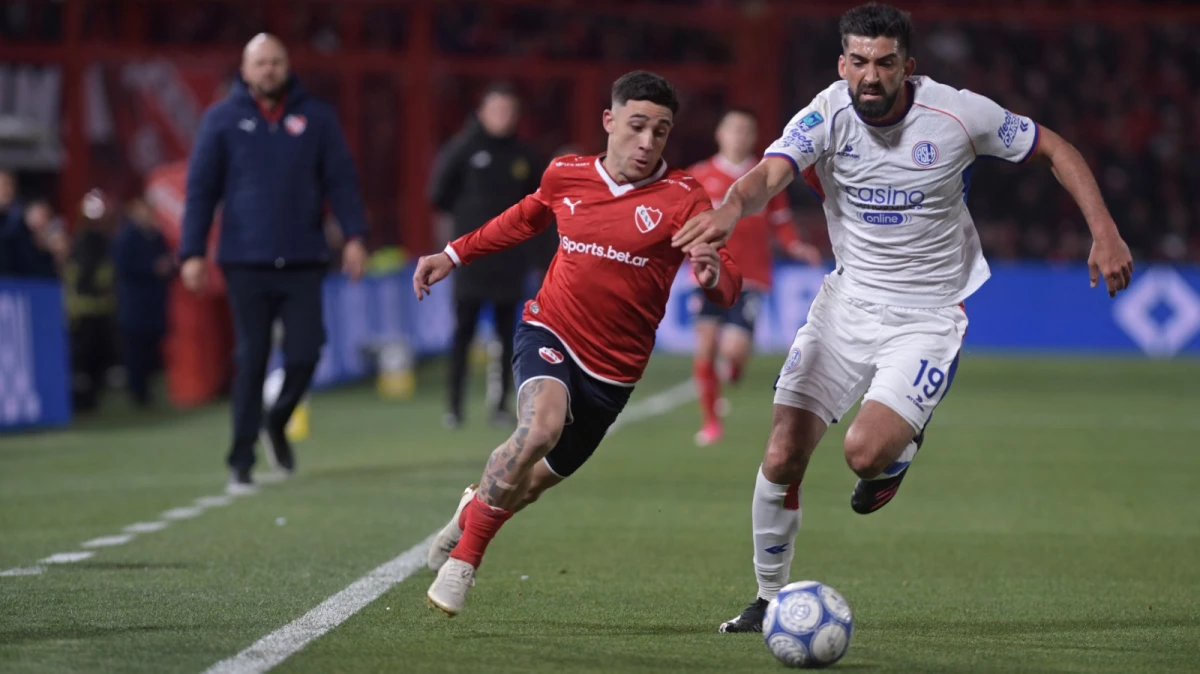 Foto: Emiliano Amor (19) nunca pudo contener al zurdo Montiel.