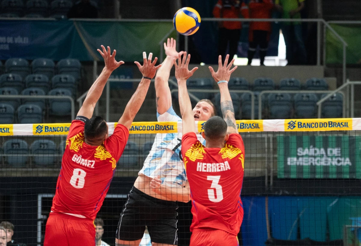Foto: Mauricio Val CBV. cuando parecía que Argentina se encaminaba, Venezuela mejoro y con un gran bloqueo gano 26-24