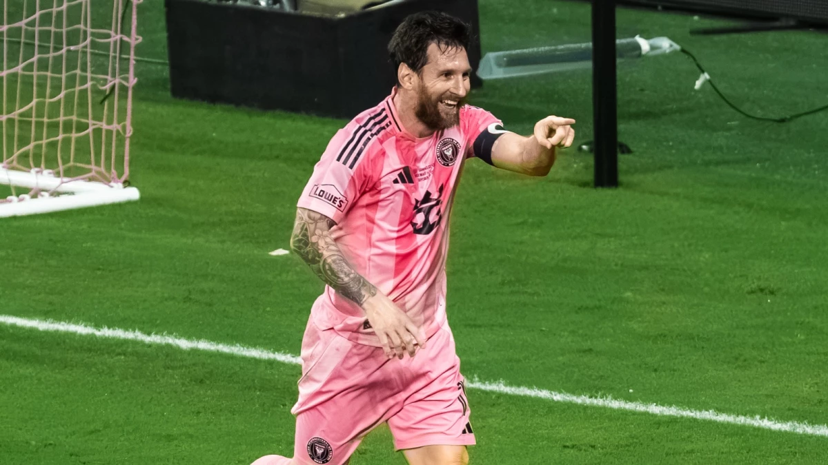 Foto: Messi celebra el gol 100 con la camiseta de Inter Miami.