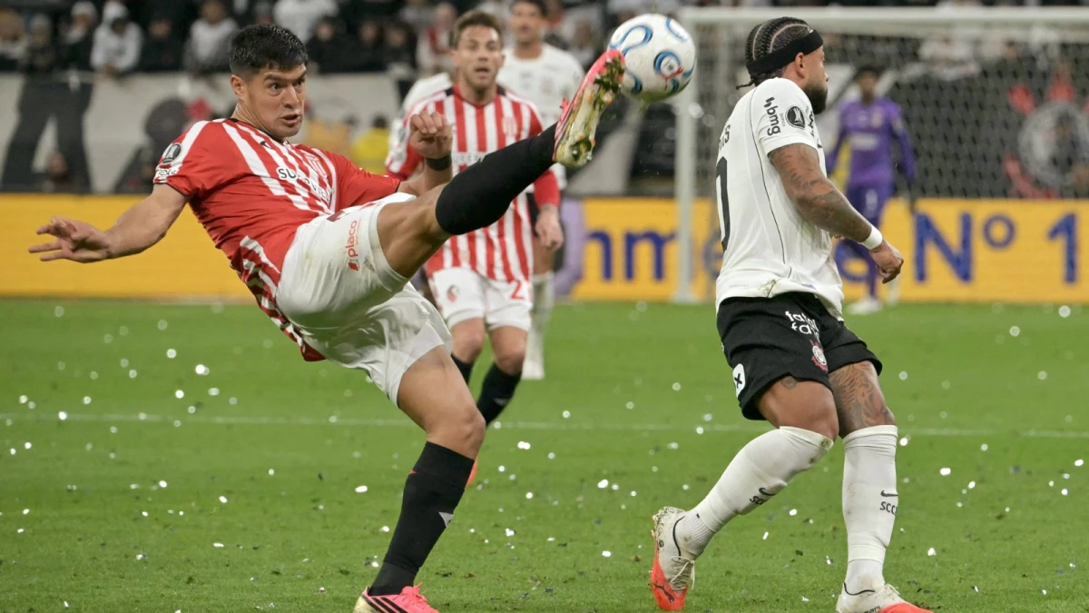 Foto: Estudiantes defendió con garra y atacó con criterio para vencer a Corinthians en San Pablo.&nbsp;