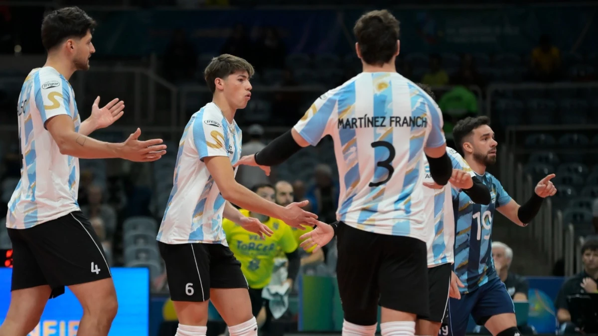 Foto:Dhavid NormandoCBV. Dileo metió cambios en el equipo inicial y dio varios descansos