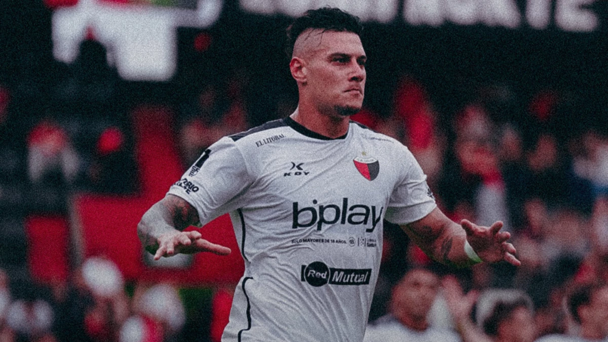Foto:@ColonOficial. El delantero Bonansea, mediante un penal, abrió la cuenta para Colón