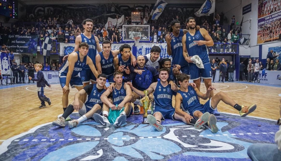 Foto:@LigaNacional. Argentino se quedó con la Copa Ciudad de Junín, tras superar a Ciclista Juninense