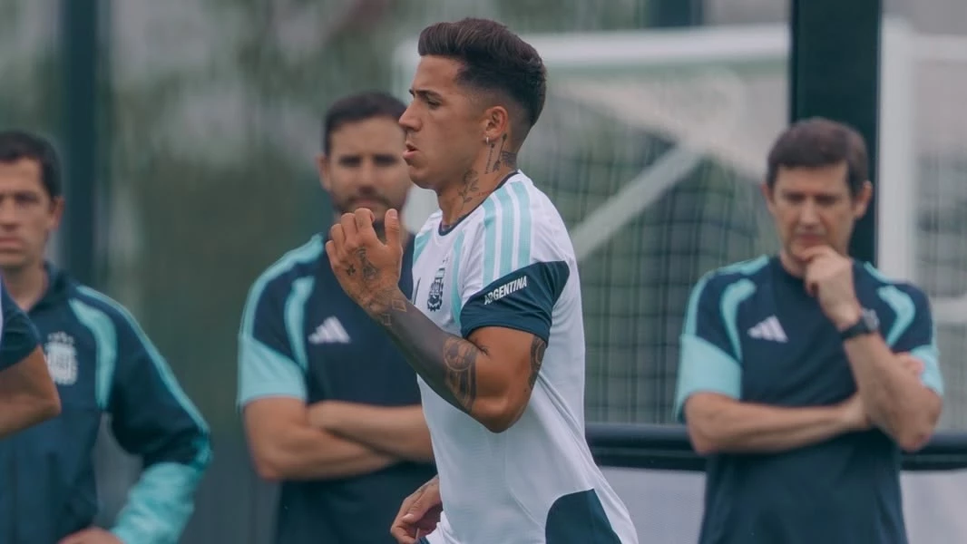 Foto: Enzo Fernández tuvo su primer entrenamiento con la selección pero no podrá estar ante Bolivia.