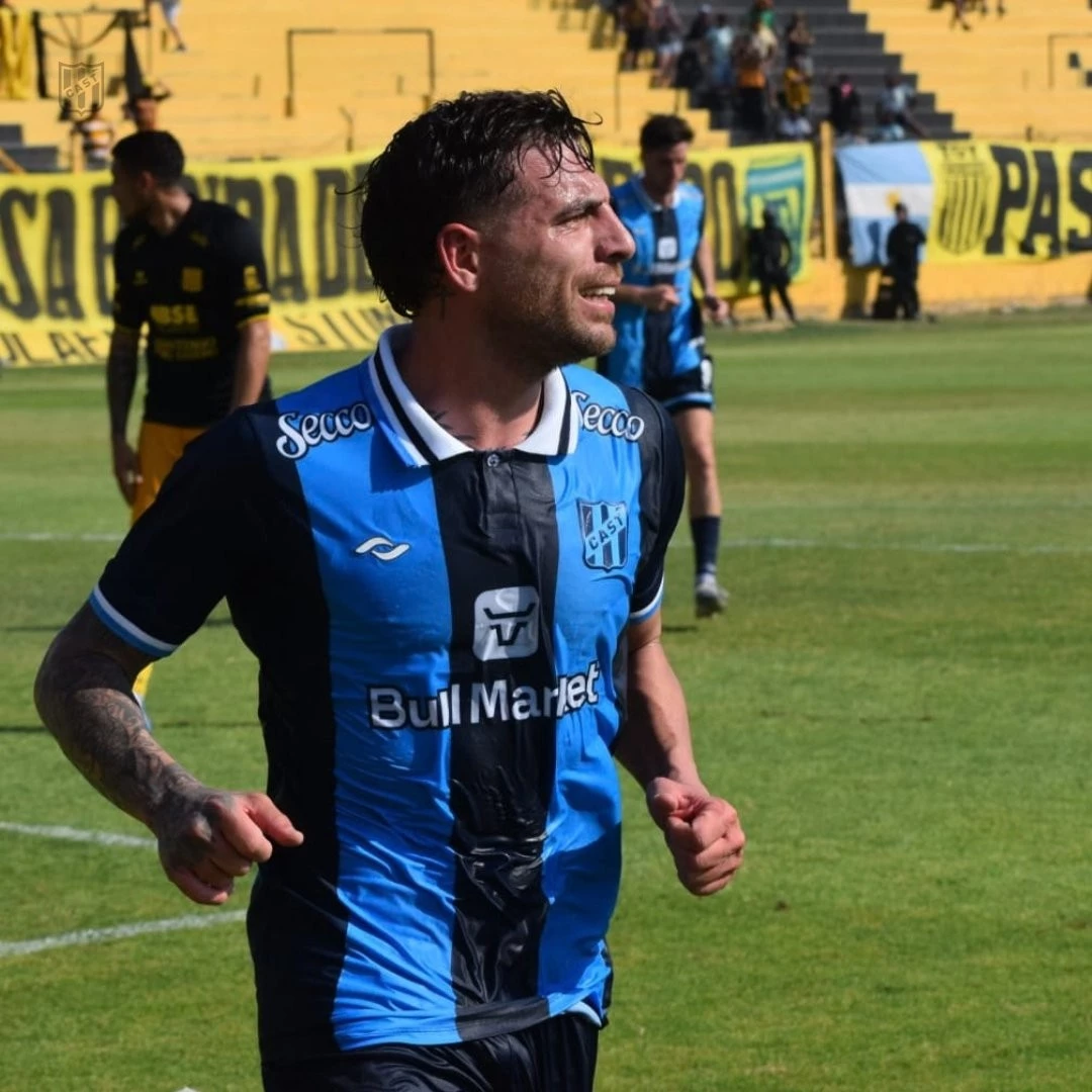 Foto:@PrensaSanTelmo. Martín Batallini convirtió el primer gol del Candombero