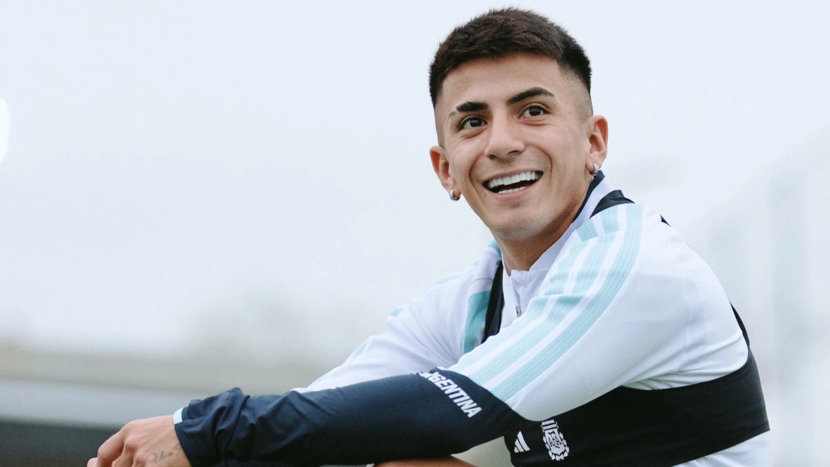 Foto: Argentina. Almada tuvo un desgarro grado uno ante Huracán y fue a la selección donde lo desafectaron.