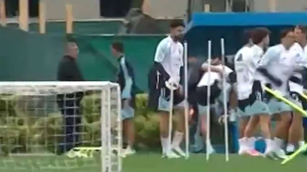 Foto: Tapia y Scaloni ¿hablan del contrato que se vence en diciembre de este año?