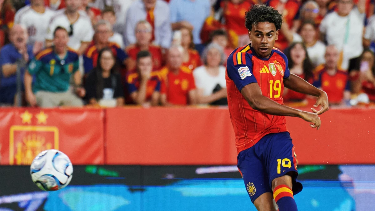 Lamine remata en la jugada del primer gol. foto: @sefutbol.