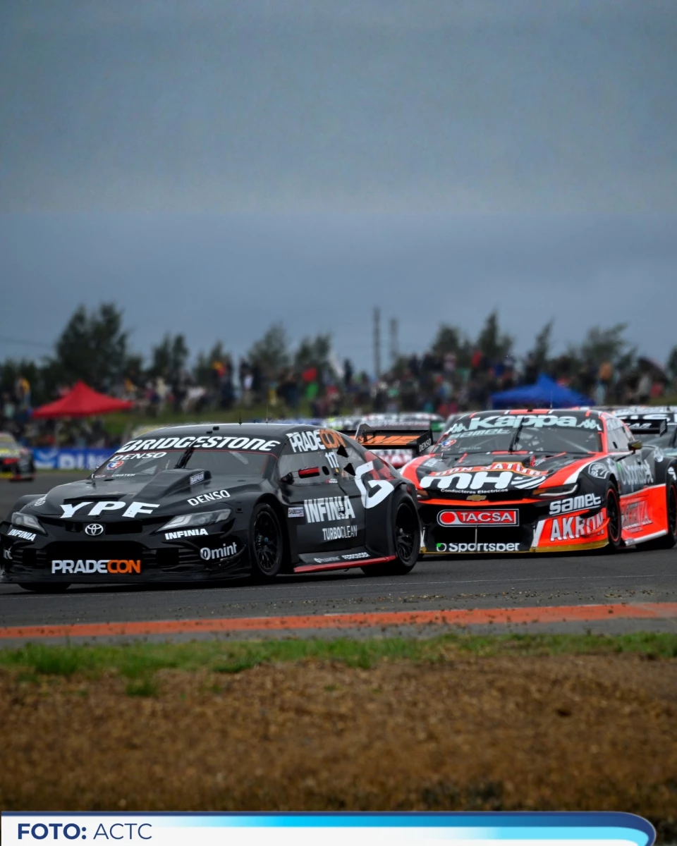 Foto: ACTC. En la edición 2025 del TC en San Nicolás se dio una intensa lucha entre Matías Rossi (Toyota) y Agustín Canapino (Chevrolet), quien finalmente se adjudicó la final