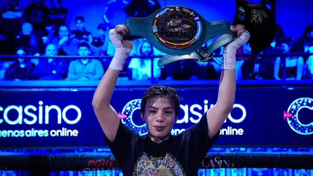Herrera campeona y con el cinturón en sus manos | Foto: Boxeo de Primera