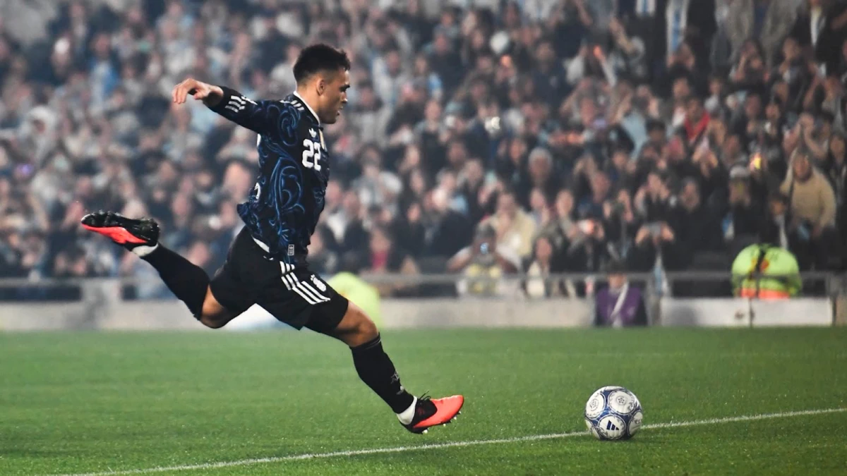 El ex Racing Club y actual Inter de Milán llegó a los 42 goles con Argentina y es el tercer máximo goleador de la selección.Foto de Cris Sille (RTA - DeporTV).