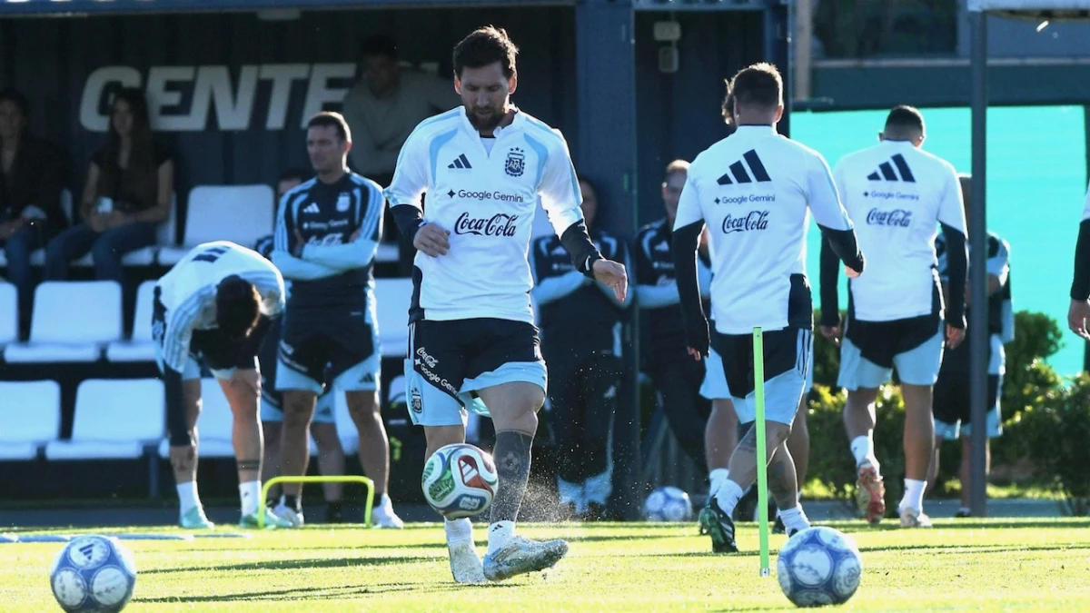 Foto (Alfredo Luna): La zurda de Messi pisó por última vez el césped del predio que lleva su nombre.