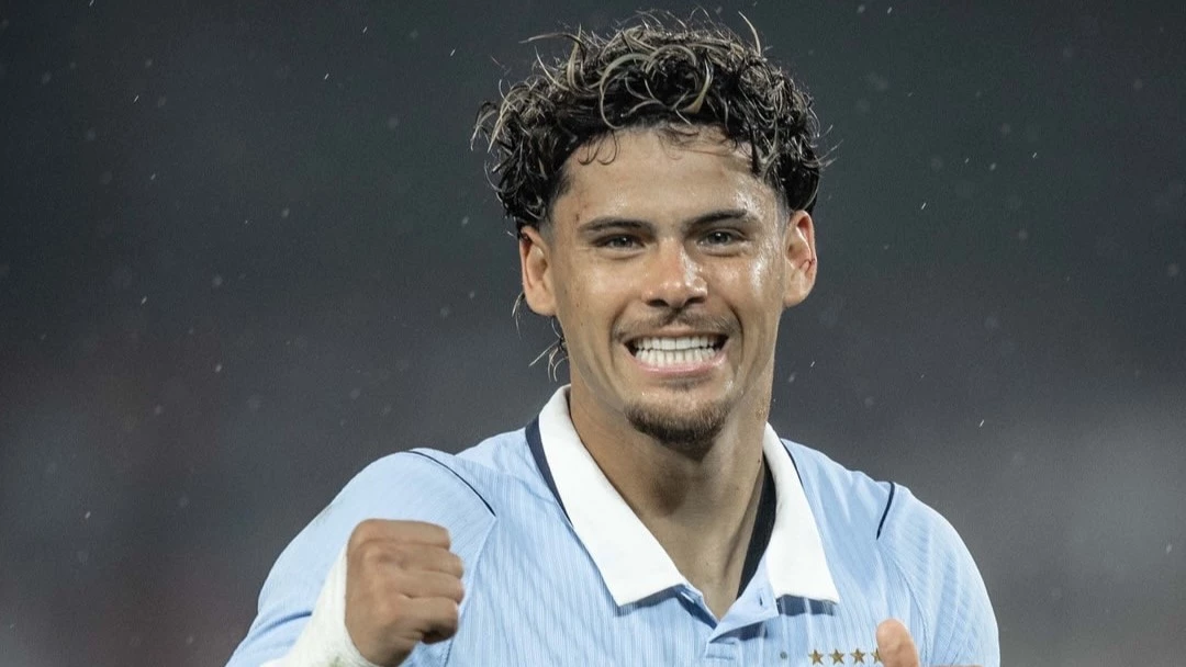 Foto:@Uruguay. Maxi Araujo anotó un doblete en el triunfo Celeste ante la India