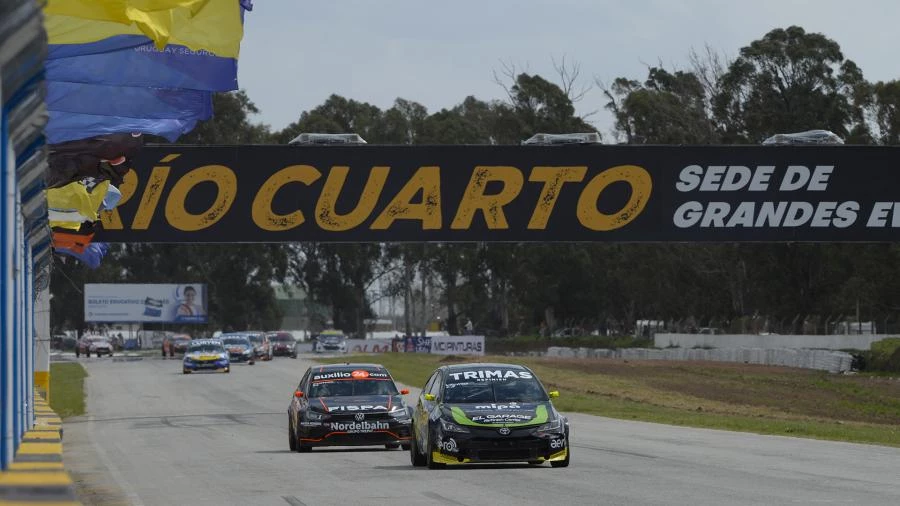 Foto:Prensa APAT. En la última final de la clase 3 hubo victoria del mendocino Julián Santero (Volkswagen Virtus)