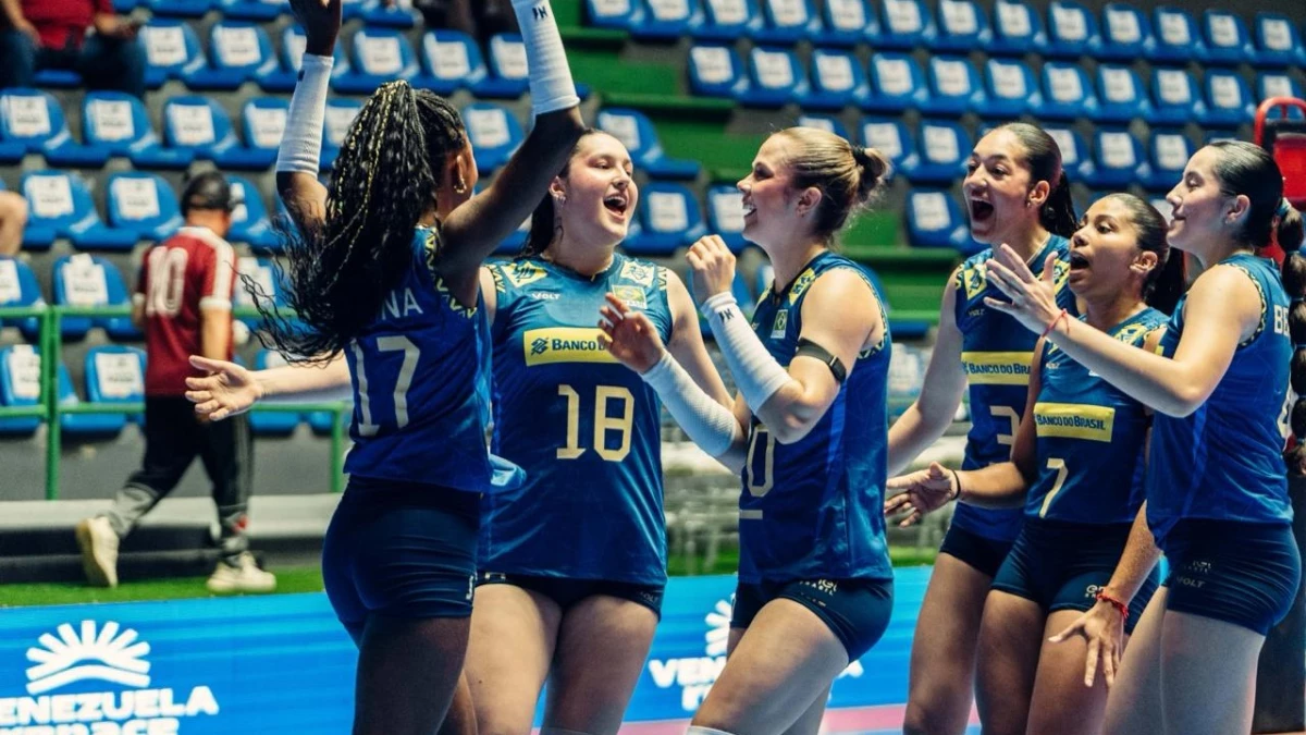 Foto: Voleysur Jean Carlos Ramos. Brasil que empezó ganando este viernes define con Argentina el liderazgo del grupo.