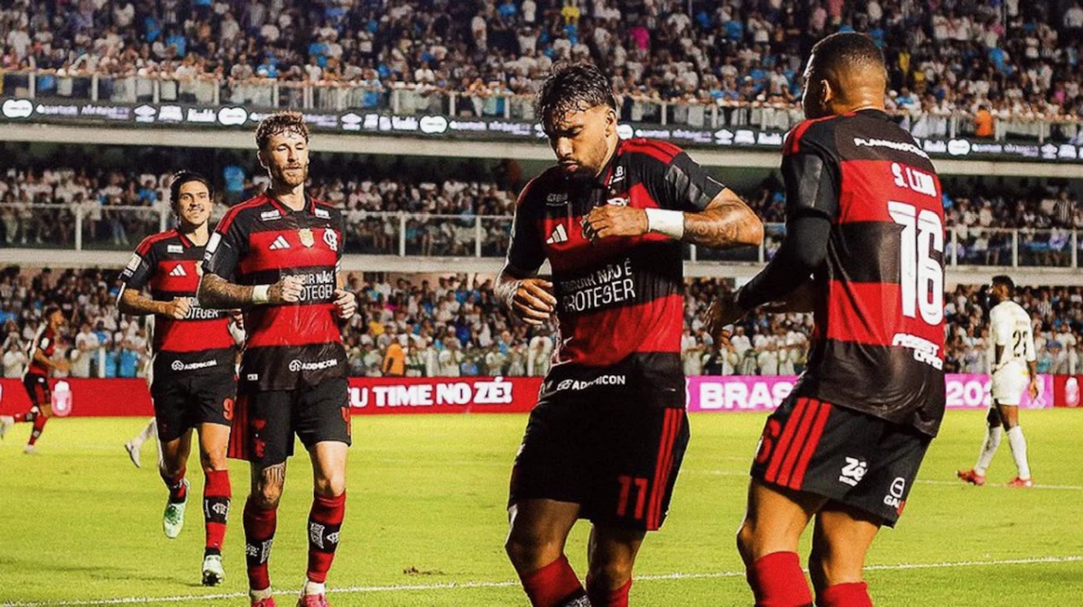 Foto: Lucas Paquetá celebra su gol, el del 2-0 de Flamengo, pero después Santos se lo empató 2-2.