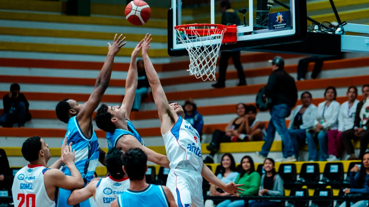 Regatas Corrientes perdió en su debut de la Liga Sudamericana y este sábado enfrenta al local,CD Jorge Guzmán de Loja | Foto: LSB