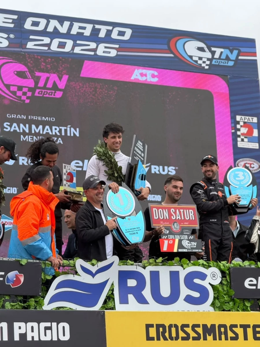Javier Merlo festeja su victoria en el Mendoza en el Turismo Nacional. Foto: prensa TN Apat.