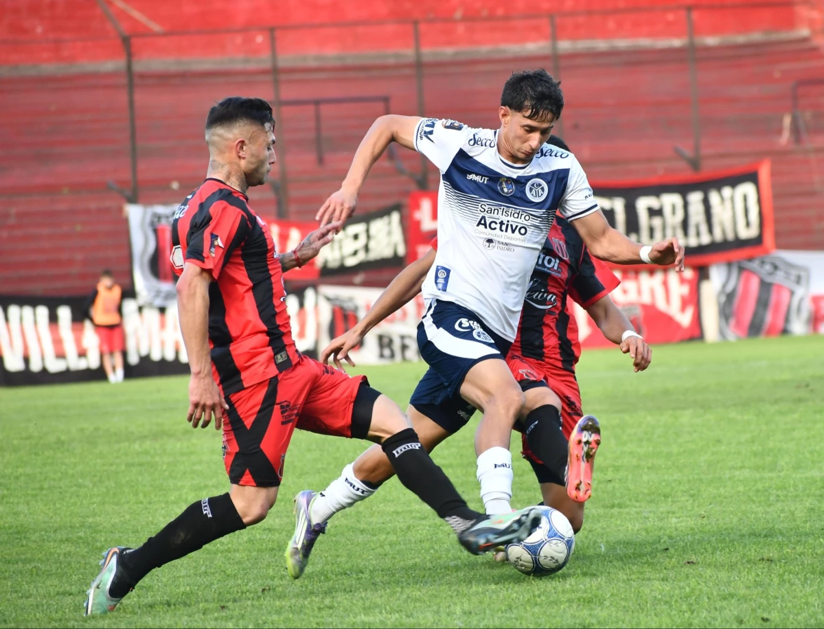 Foto:@AcassusoOficial. El Quemero de Boulogne goleó a Defensores y se ilusiona con la salvación