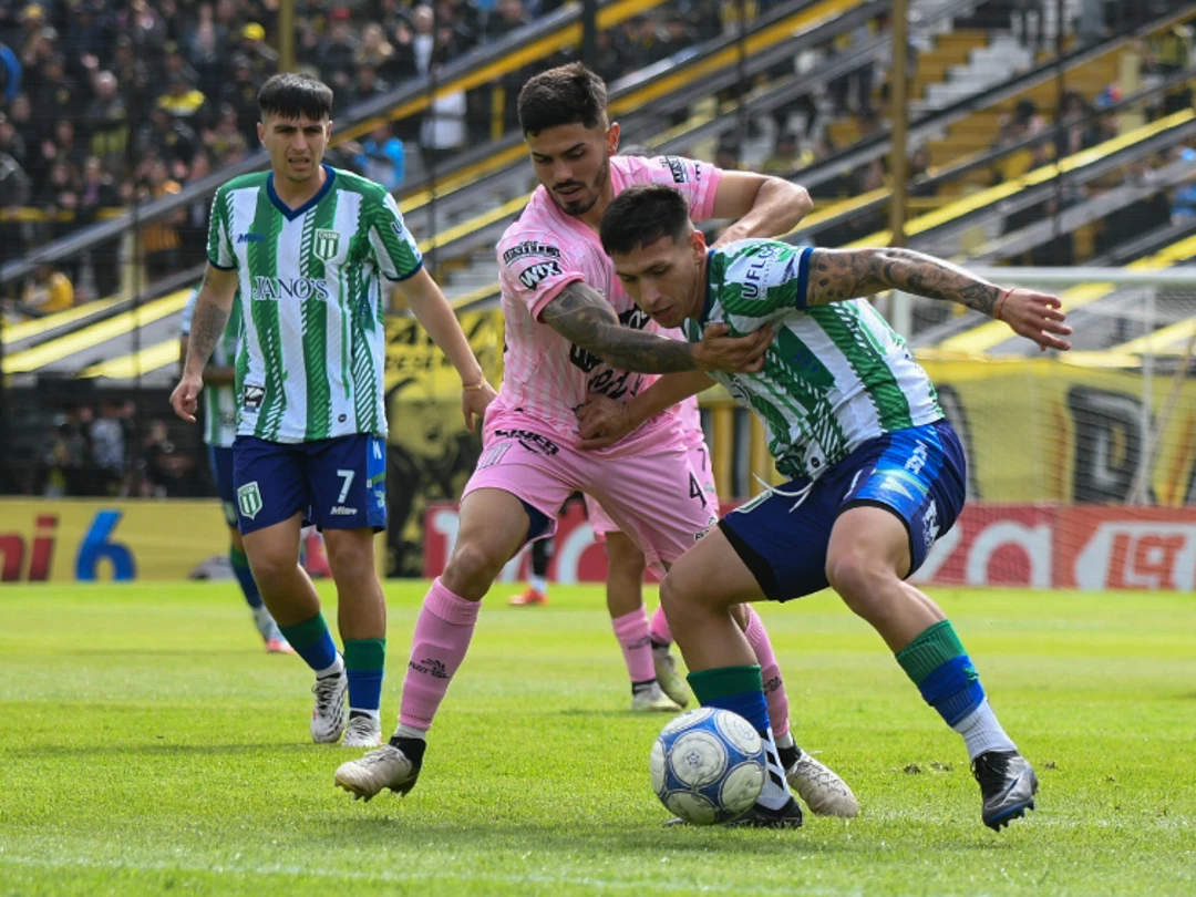 Foto:@Club_AlteBrown. En Isidro Casanova, San Miguel rescató un empate 1-1 agónico