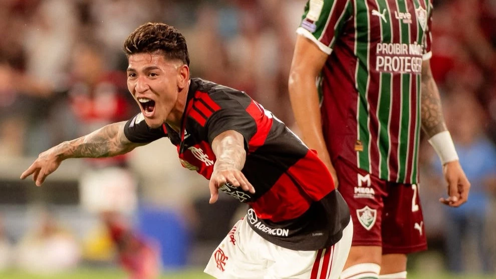 Foto del Flamengo (X). Jorge Carrascal celebra el gol de la victoria del “Fla” sobre el “Flu”.