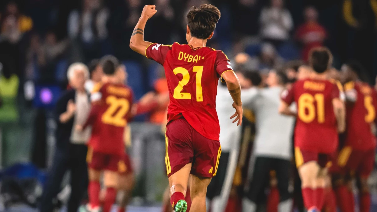 Dybala festeja uno de los goles de su Roma. foto: @@OfficialASRoma.