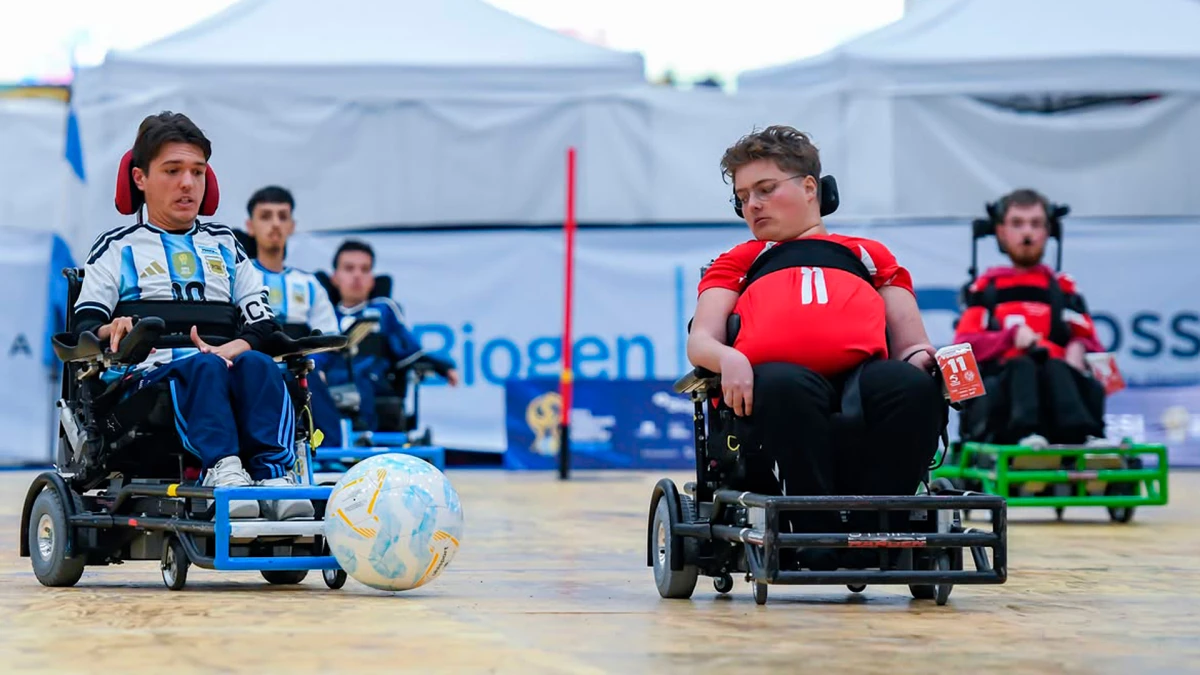 Argentina debutó con triunfo ante Dinamarca y ahora irá por una doble jornada con el plato fuerte ante Inglaterra que venció a Francia, el CAmpeón del Mundo, en el debut | Foto: IG @PeriSoler