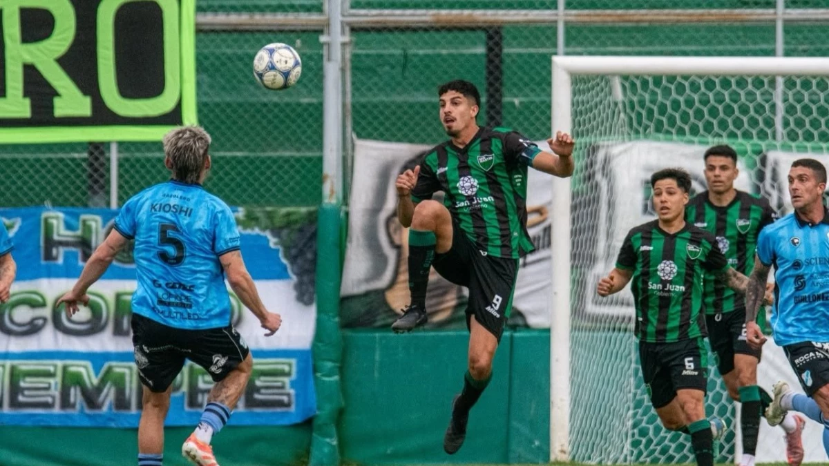 Foto:@CASanMartinSJ. Temperley no pudo sostener la ventaja y empató 1-1 con San Martín de San Juan, que lo igualó con uno menos.